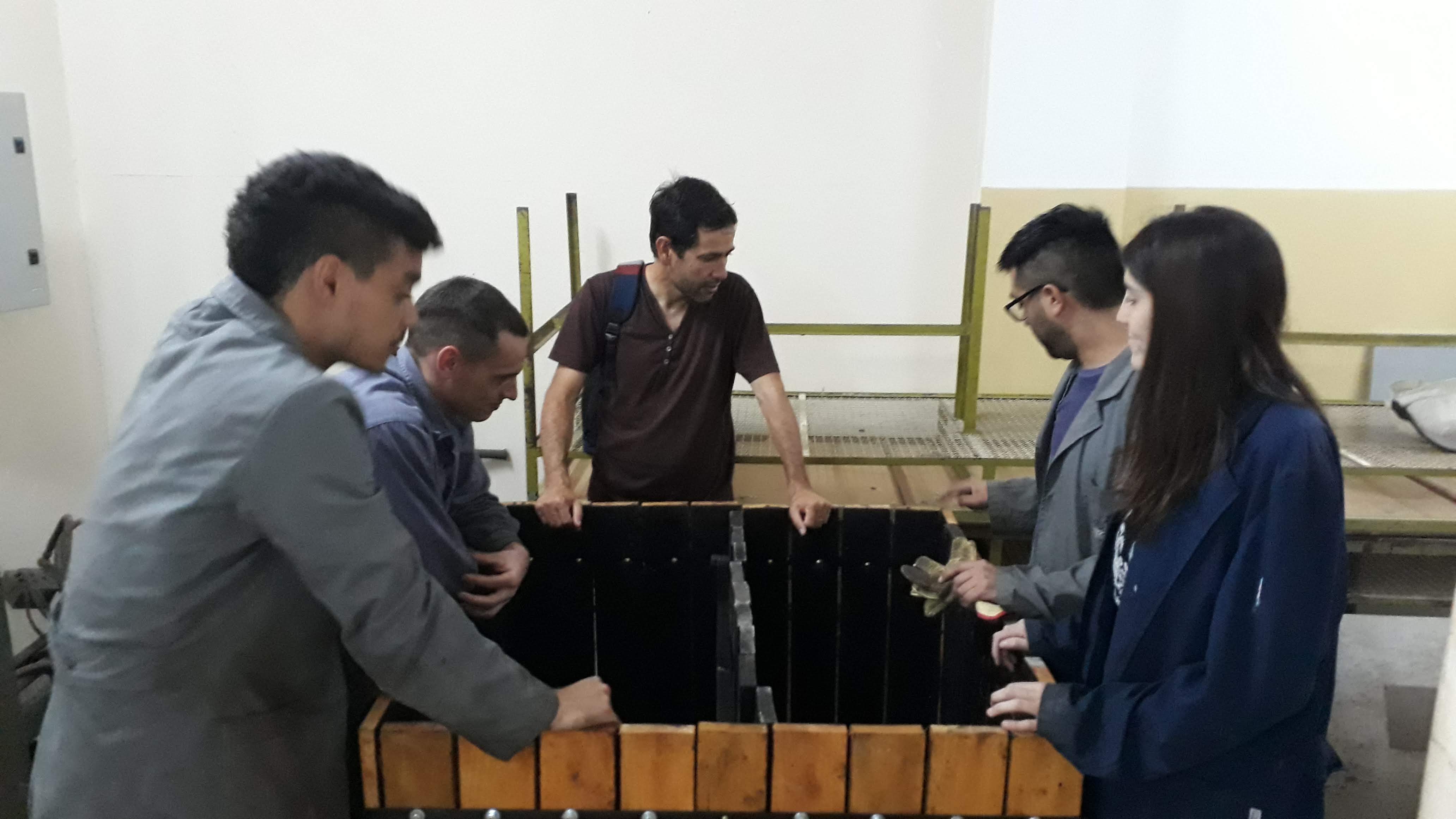 Construcción de compostera para la Facultad de Ingeniería con el Ing. Agron. Telmo Pala