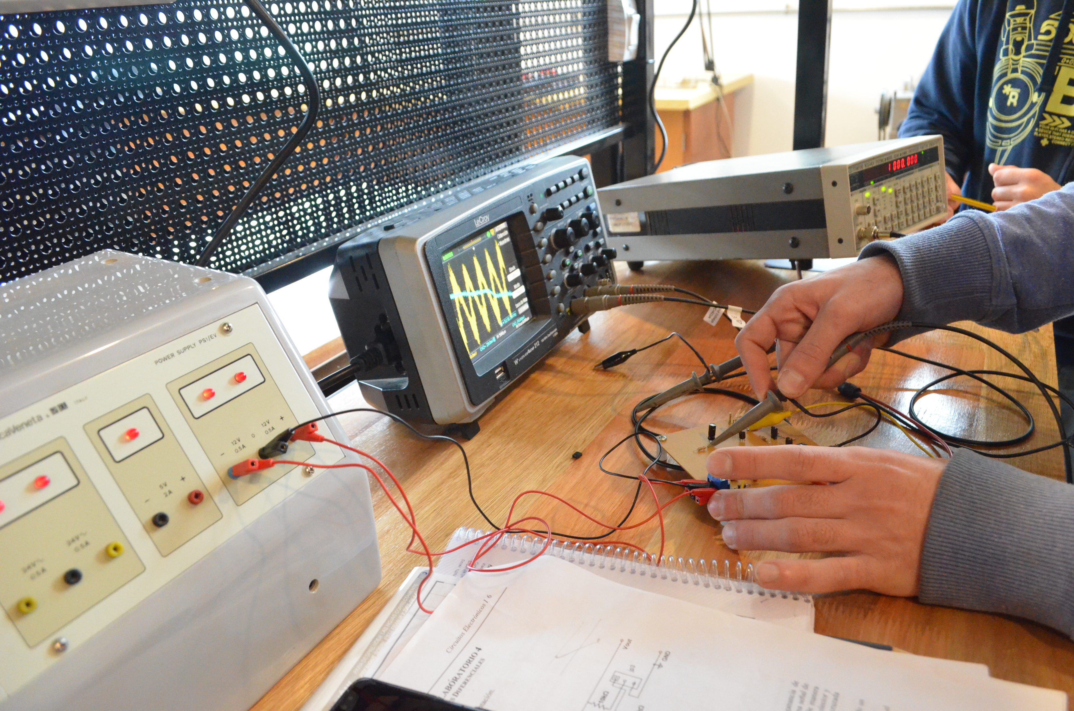 Electrónica en acción portada