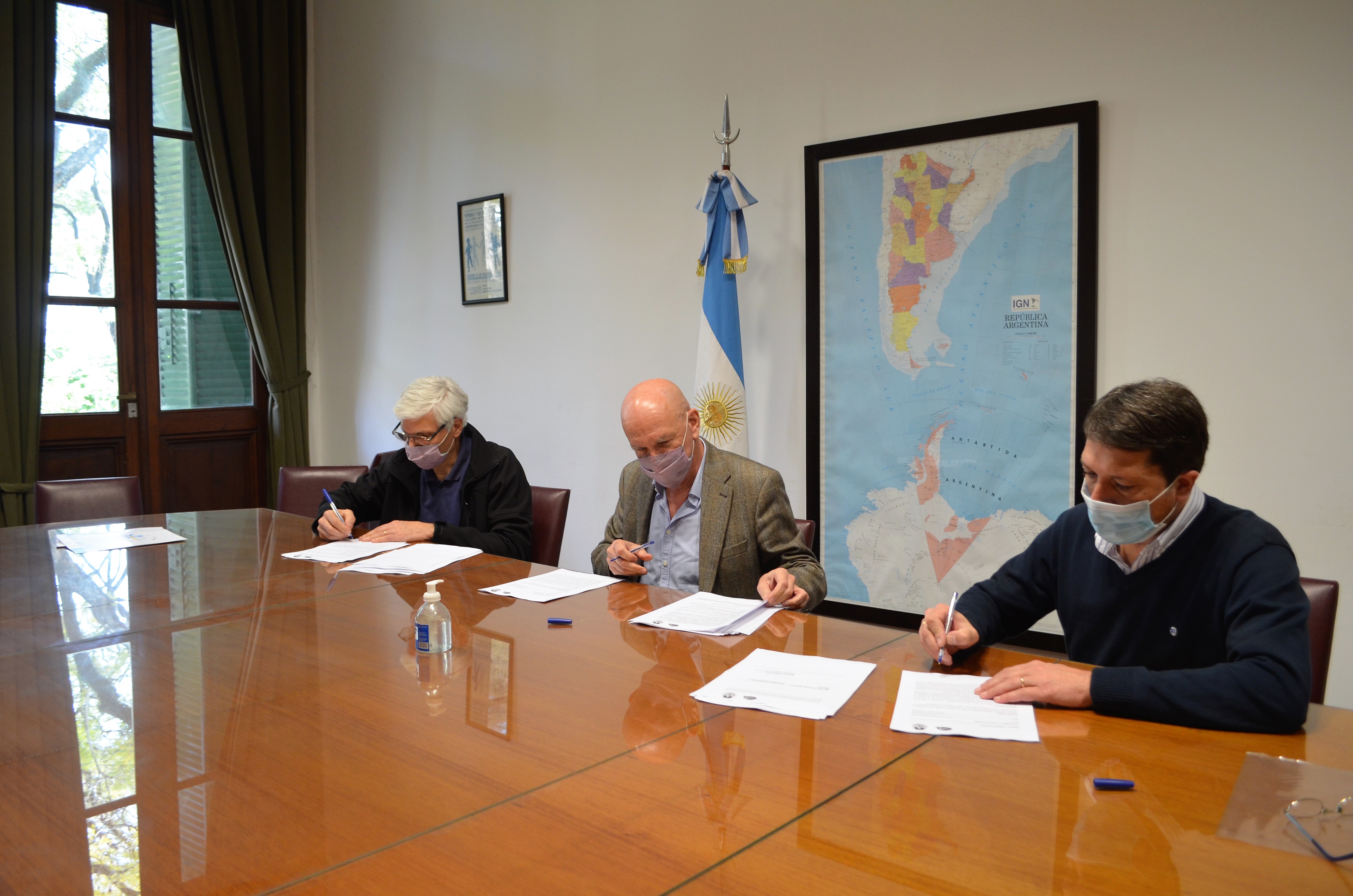 Marcos Actis, Félix Menicocci y Horacio Frene. firma